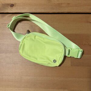 Lululemon - Everywhere Belt Bag - Bright Yellow